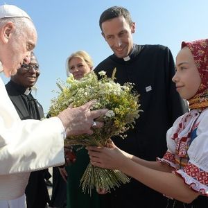 Warmly welcomed in Hungary and Slovakia, Francis encourages Christian leaders to unite