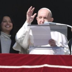 Pope encourages young people to be the critical conscience of society