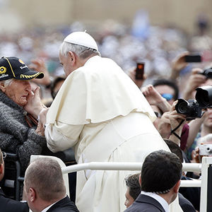 Elderly must set example of faith for young people, Pope says