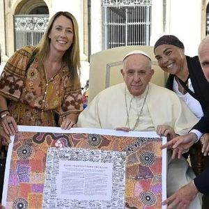 Francis accepts copy of Uluru Statement