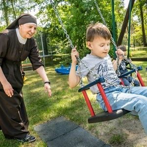 Families, women religious in Poland open their lives to Ukraine's refugees