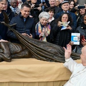 Pope blesses 'begging statue' that will help Vincentians build houses