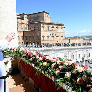 Share Easter joy with others, pope urges